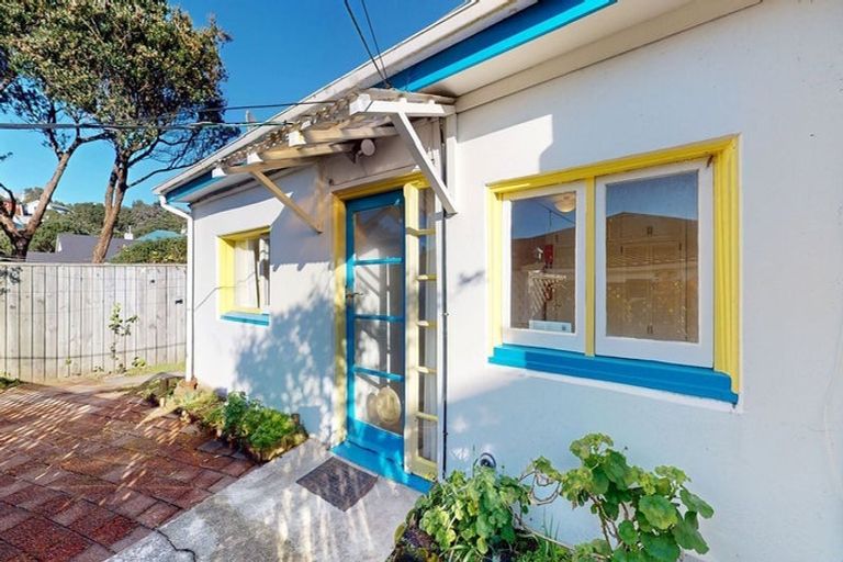 Photo of property in 3-5 Knoll Street, Island Bay, Wellington, 6023