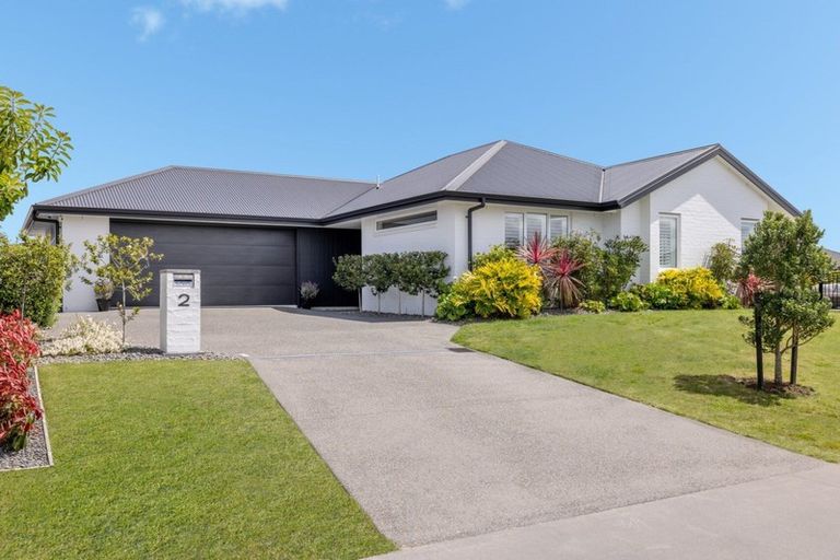 Photo of property in 2 Taioma Close, Papamoa, 3118