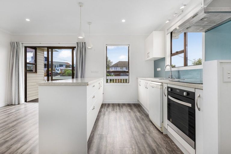 Photo of property in 124 Te Pene Avenue, Titahi Bay, Porirua, 5022