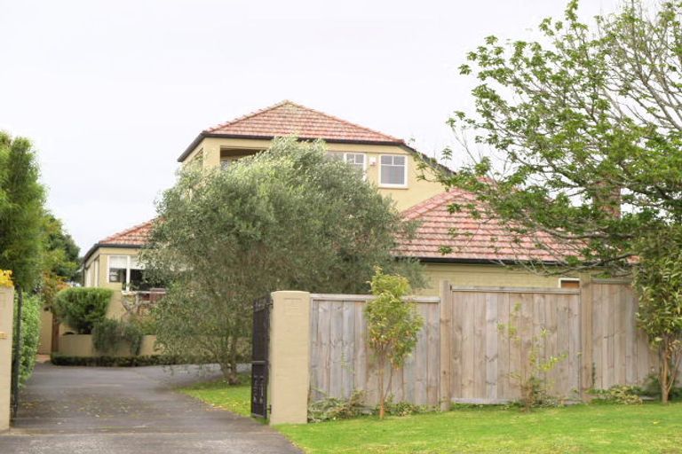 Photo of property in 2/5b Sale Street, Cockle Bay, Auckland, 2014