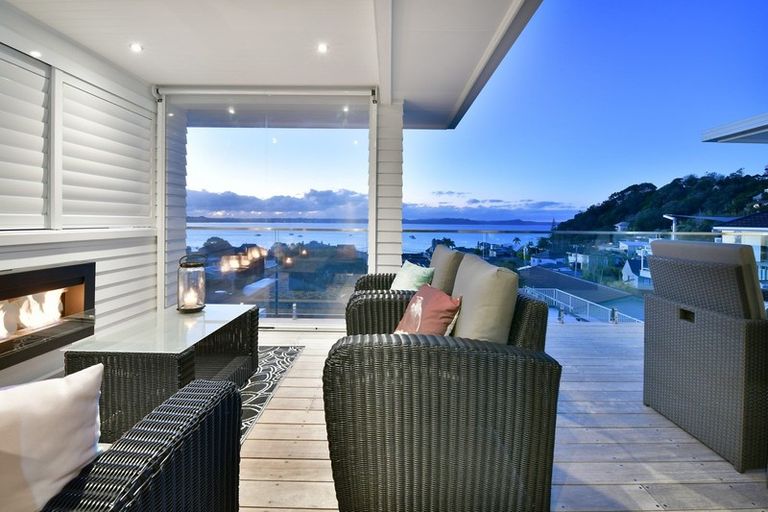 Photo of property in 47 De Luen Avenue, Tindalls Beach, Whangaparaoa, 0930