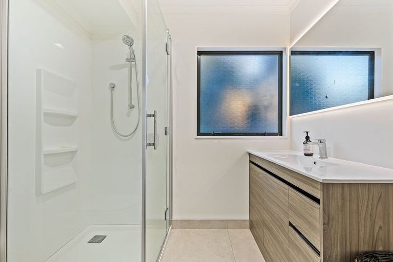 Photo of property in 12 Phoebe Meikle Place, Torbay, Auckland, 0630
