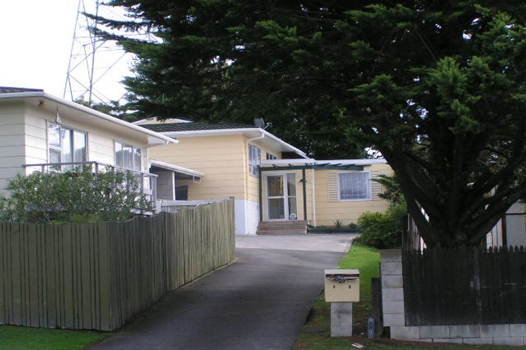 Photo of property in 1/27 Reynella Drive, Massey, Auckland, 0614