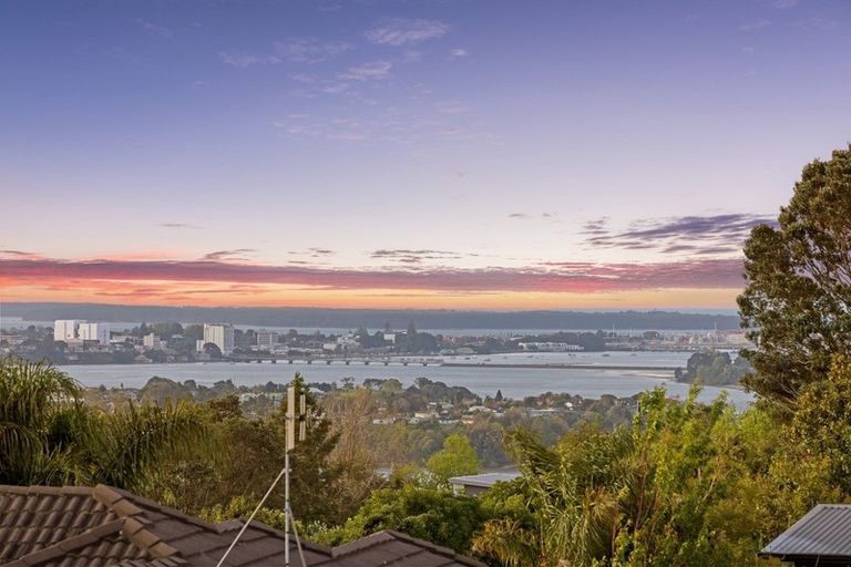 Photo of property in 1 Holcombrooke Lane, Welcome Bay, Tauranga, 3175