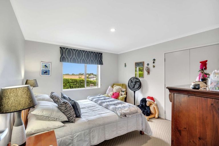 Photo of property in 12 Omana Avenue, Shelly Beach, Helensville, 0874