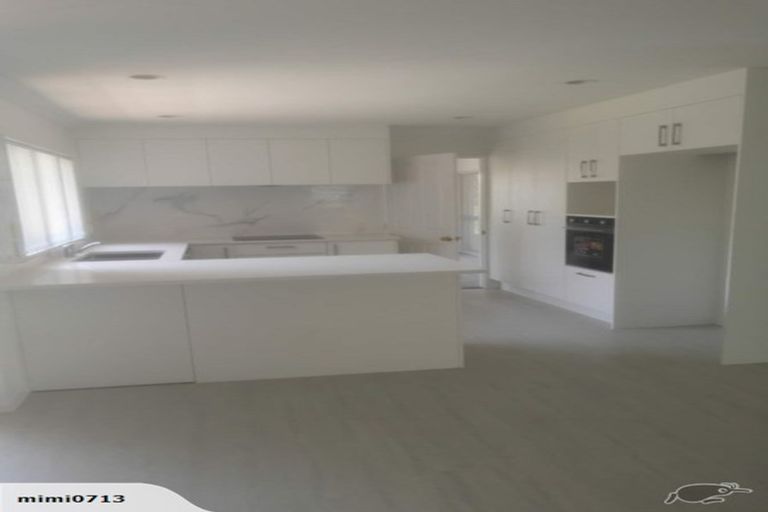 Photo of property in 8 Belvedere Court, West Harbour, Auckland, 0618