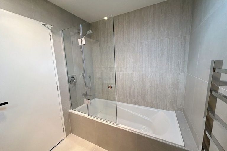 Photo of property in 2/1 Egremont Street, Belmont, Auckland, 0622