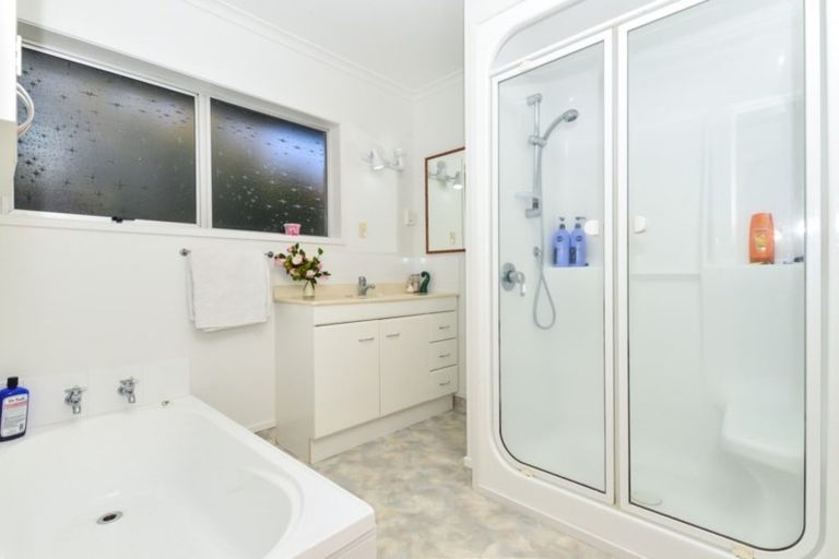 Photo of property in 18 Gilbass Avenue, Hamilton Lake, Hamilton, 3204