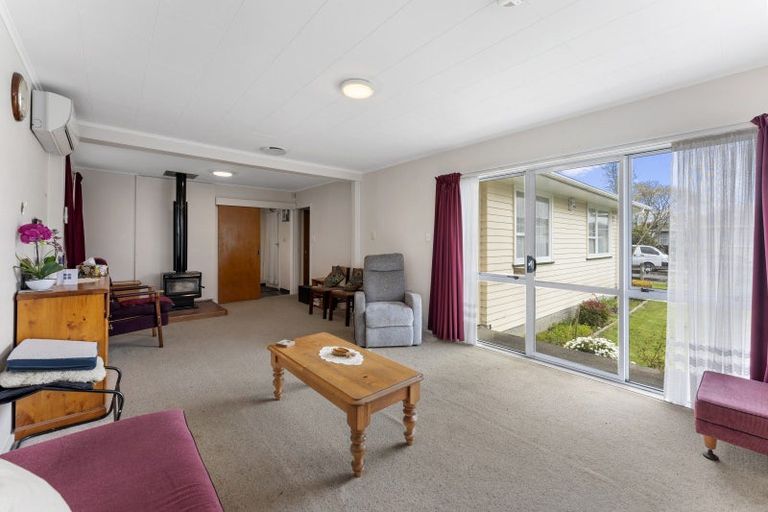 Photo of property in 44 Oregon Drive, Maoribank, Upper Hutt, 5018