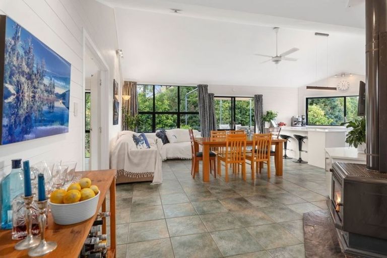 Photo of property in 23 Ngarahana Avenue, Paremoremo, Auckland, 0632