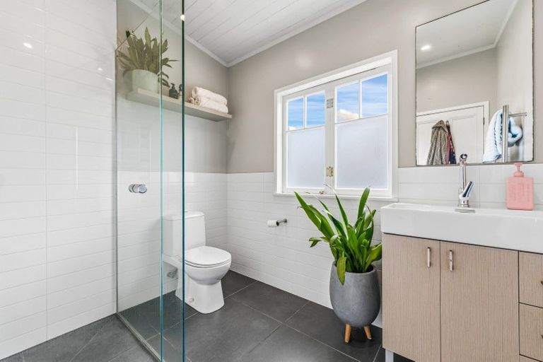 Photo of property in 1/9a Regent Street, Devonport, Auckland, 0624