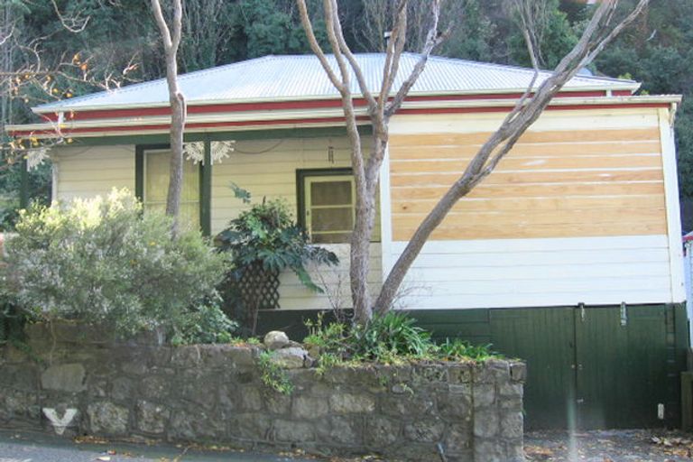 Photo of property in 42 Coote Road, Bluff Hill, Napier, 4110