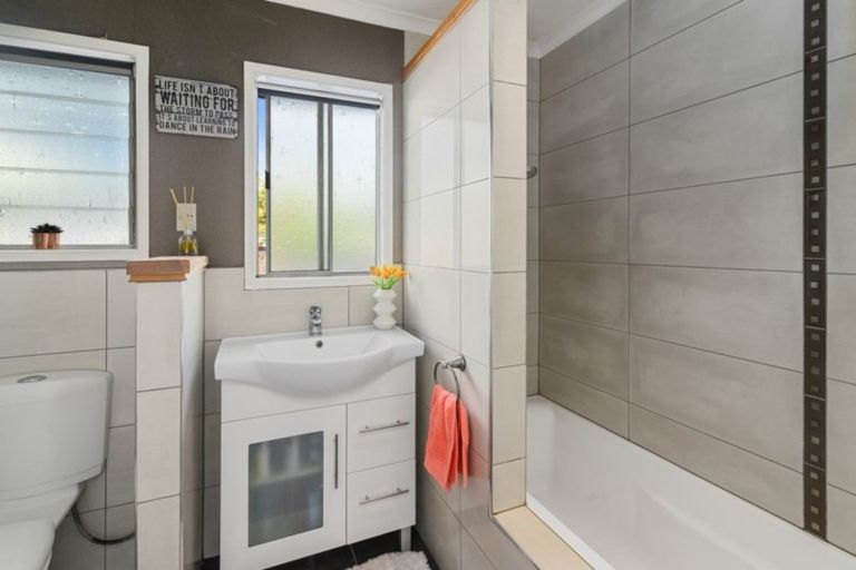 Photo of property in 28 Tennyson Drive, Owhata, Rotorua, 3010