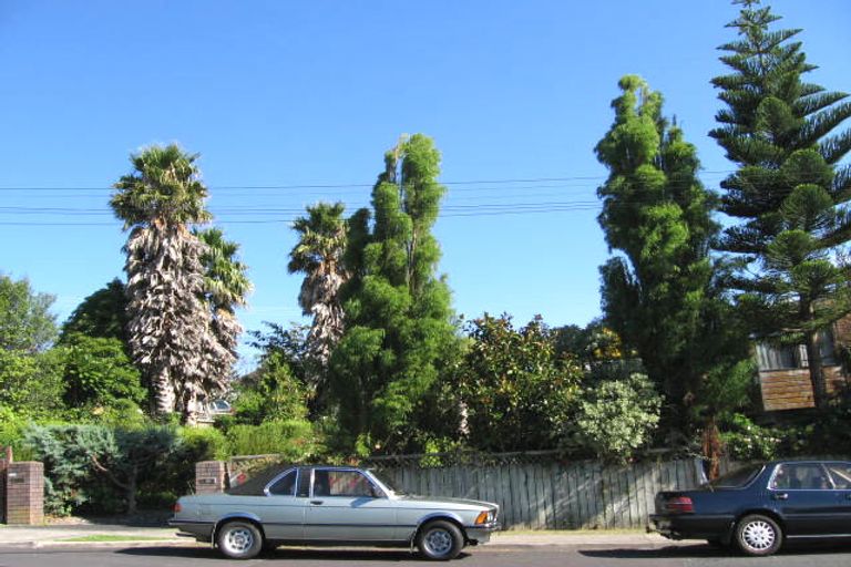 Photo of property in 2/12 Hebron Road, Waiake, Auckland, 0630