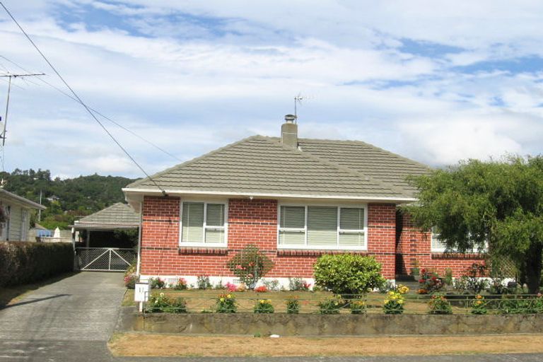 Photo of property in 11 Courtenay Road, Heretaunga, Upper Hutt, 5018