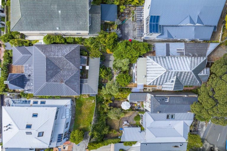 Photo of property in 51 Hawker Street, Mount Victoria, Wellington, 6011