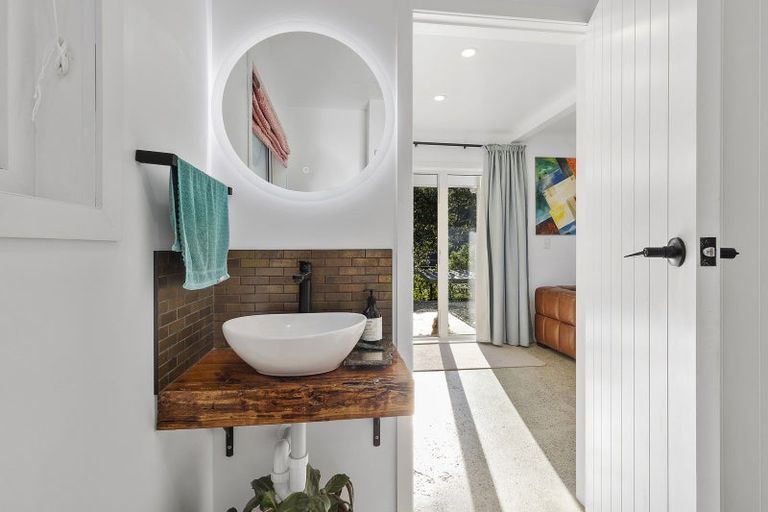 Photo of property in 3 Doris Gordon Crescent, Crofton Downs, Wellington, 6035