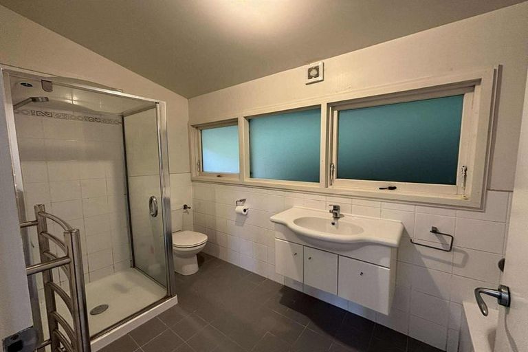 Photo of property in 27 Huntleigh Park Way, Ngaio, Wellington, 6035