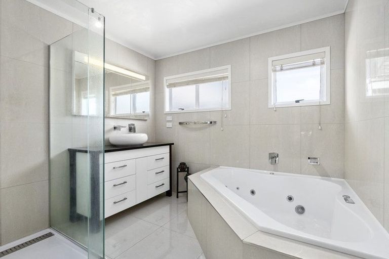 Photo of property in 22 Leaming Place, Clarks Beach, 2122