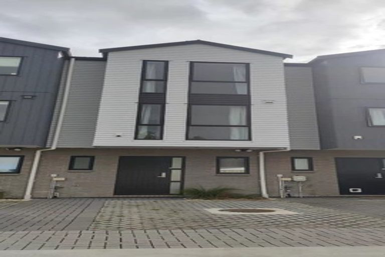 Photo of property in 11 Waru Lane, Te Atatu Peninsula, Auckland, 0610