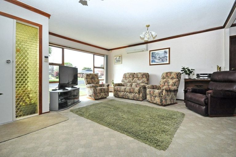 Photo of property in 1/18 Glengowan Place, Conifer Grove, Takanini, 2112