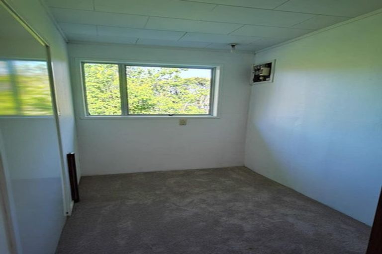 Photo of property in 38 Easton Park Parade, Glenfield, Auckland, 0629