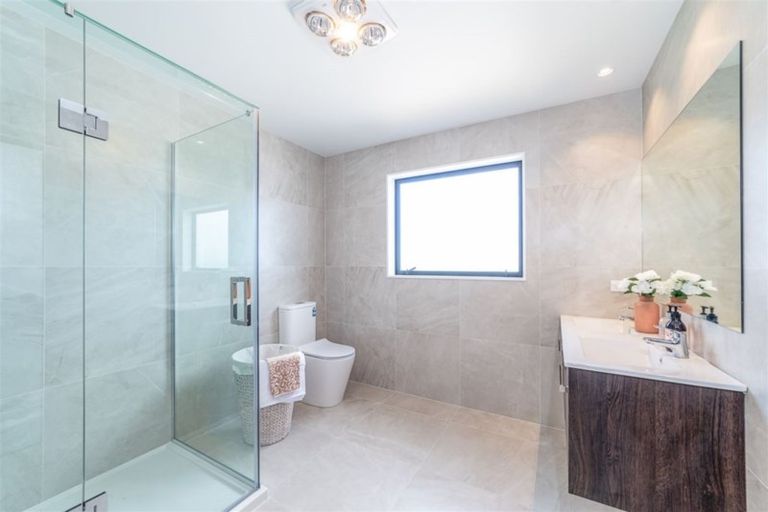 Photo of property in 35a Vina Place, Massey, Auckland, 0614