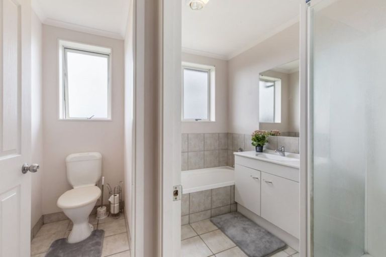 Photo of property in 18 Piriti Place, Weymouth, Auckland, 2103