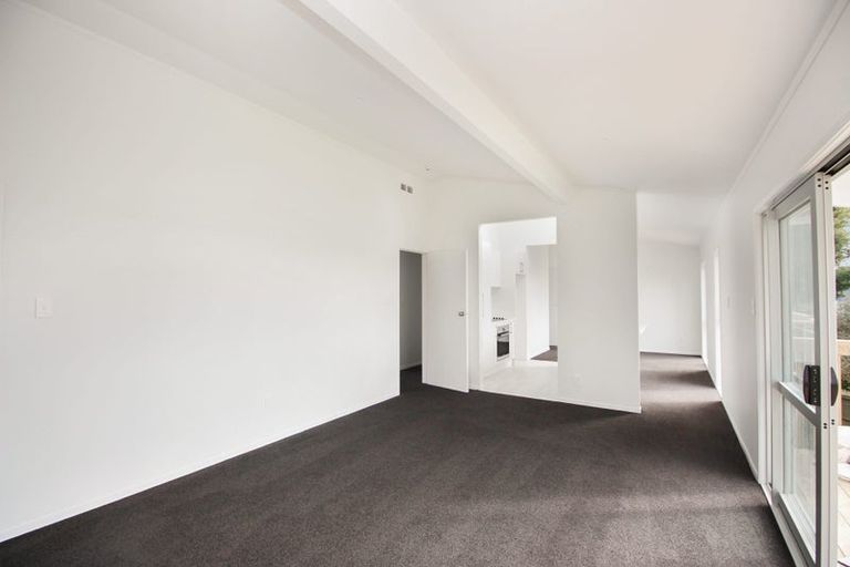 Photo of property in 16 Celeste Place, Totara Vale, Auckland, 0627
