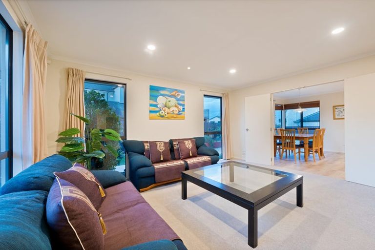 Photo of property in 35 Waimanu Bay Drive, Te Atatu Peninsula, Auckland, 0610