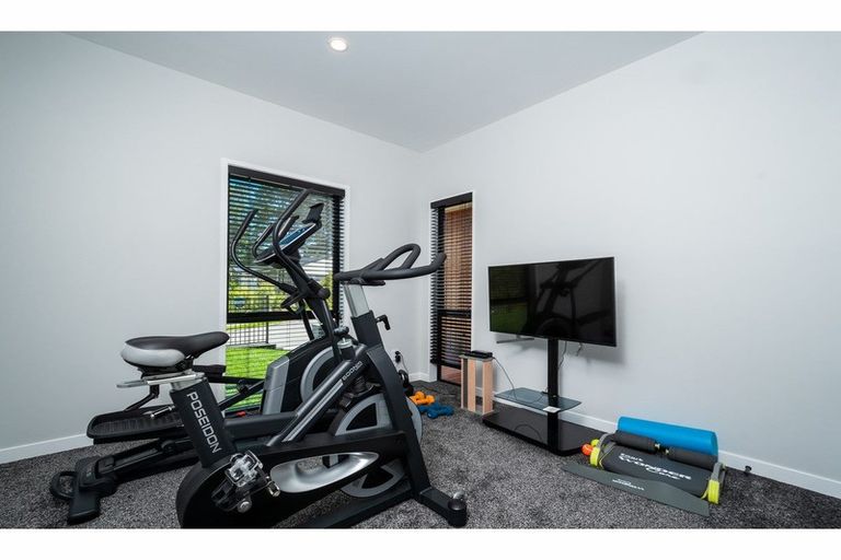 Photo of property in 14 Kaimai Avenue, Massey, Auckland, 0614