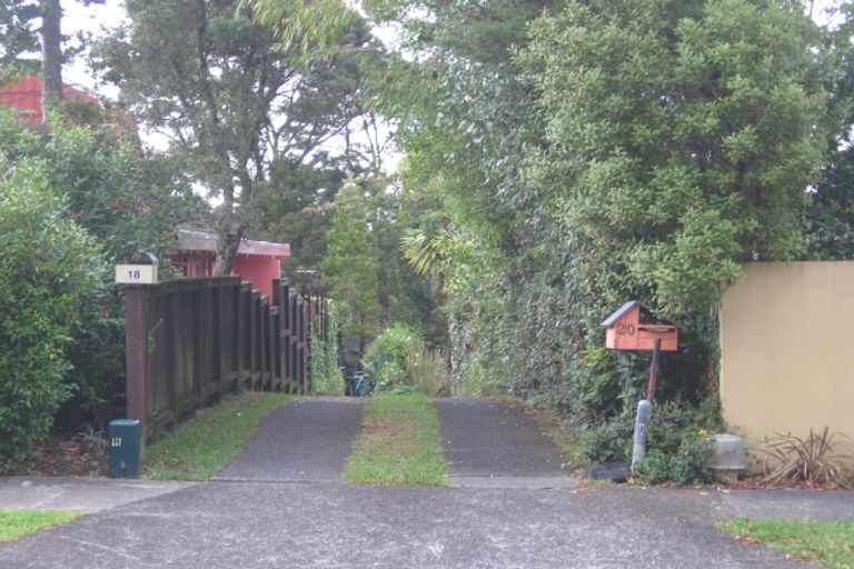 Photo of property in 18 Barlow Place, Chatswood, Auckland, 0626