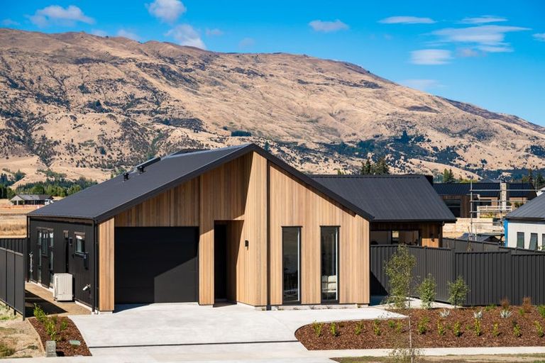 Photo of property in 6 Simpson Crescent, Wanaka, 9305