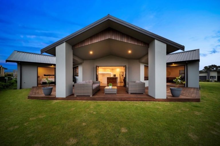 Photo of property in 18 Kotare Drive, Waiwhakaiho, New Plymouth, 4312