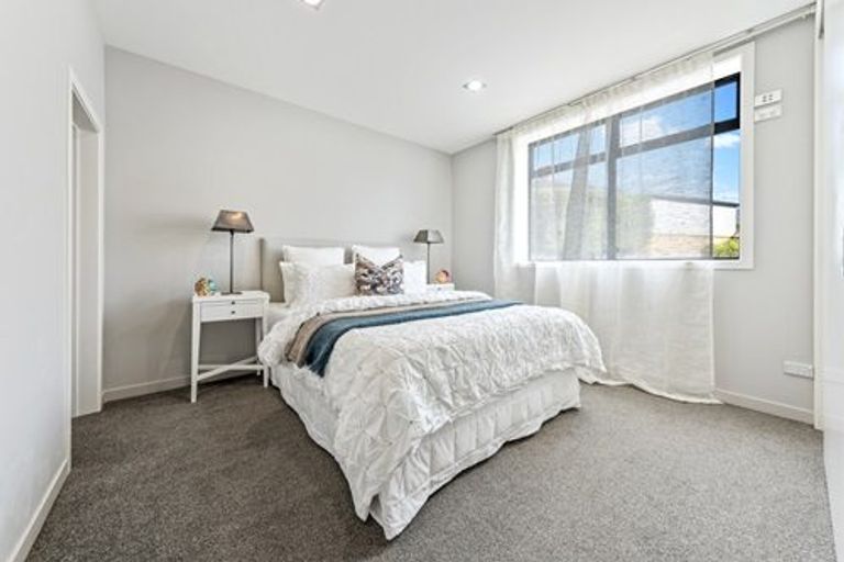 Photo of property in 1/176 Mcleod Road, Te Atatu South, Auckland, 0610