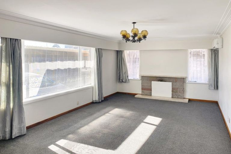 Photo of property in 2 Vera Road, Te Atatu South, Auckland, 0610
