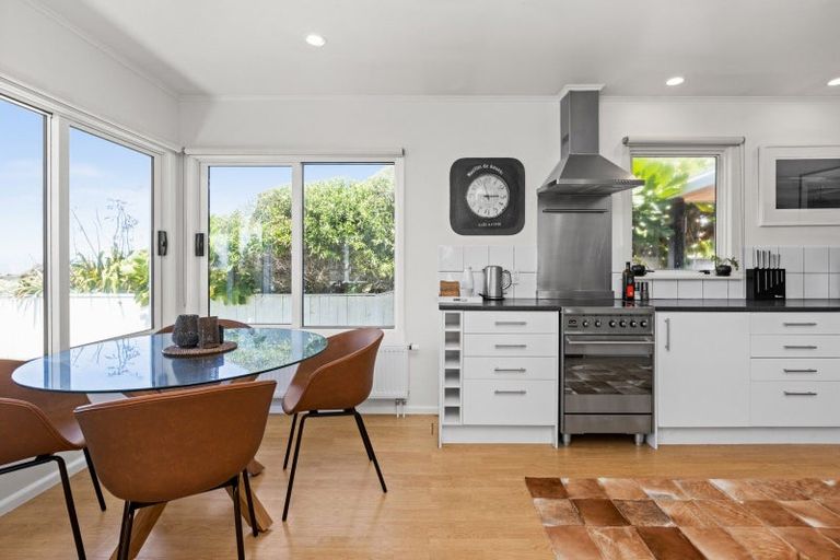 Photo of property in 243 Clifton Road, Te Awanga, 4102