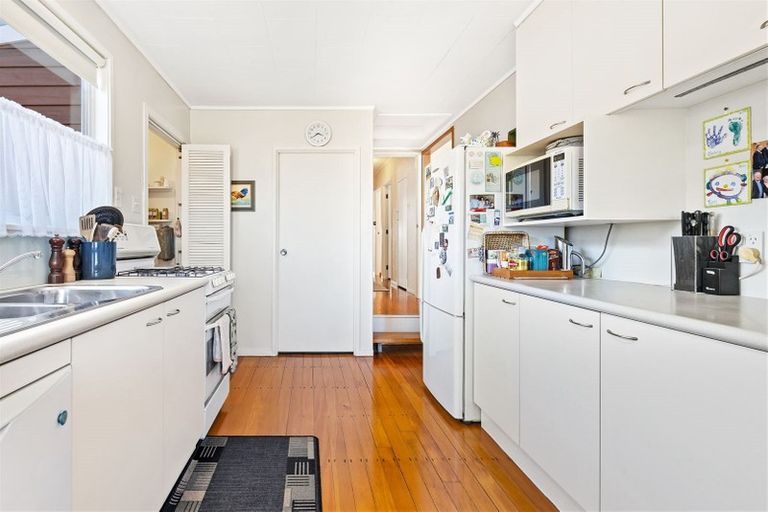 Photo of property in 23 Finlow Drive, Te Atatu South, Auckland, 0610