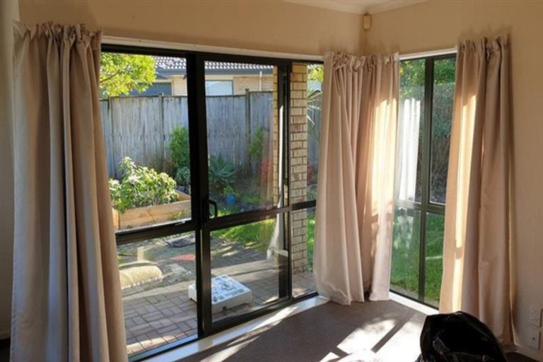 Photo of property in 11 Sandwick Drive, Weymouth, Auckland, 2103