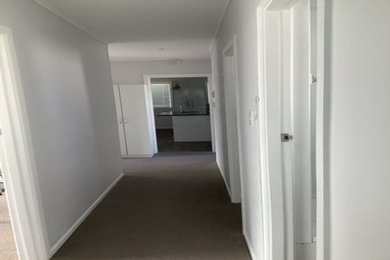 Photo of property in 1 Keats Place, Blockhouse Bay, Auckland, 0600