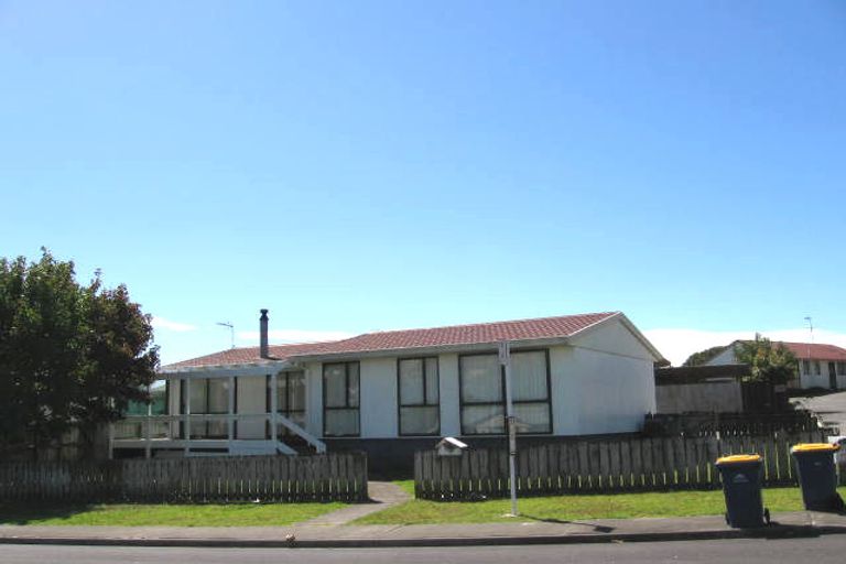 Photo of property in 2/29 Devonshire Road, Unsworth Heights, Auckland, 0632
