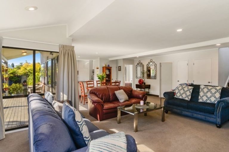 Photo of property in 74a Grand Vue Road, Kawaha Point, Rotorua, 3010