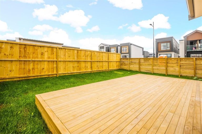 Photo of property in 22 Fredrick Hanson Road, Papakura, 2110