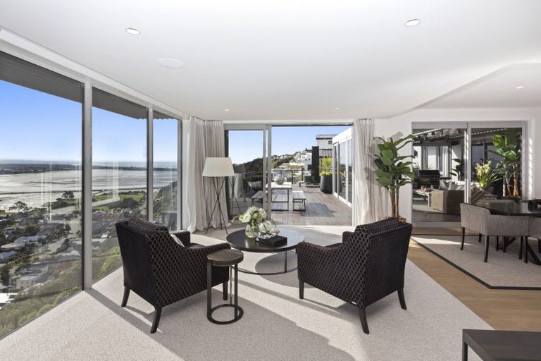 Photo of property in 15 Omeo Crescent, Redcliffs, Christchurch, 8081