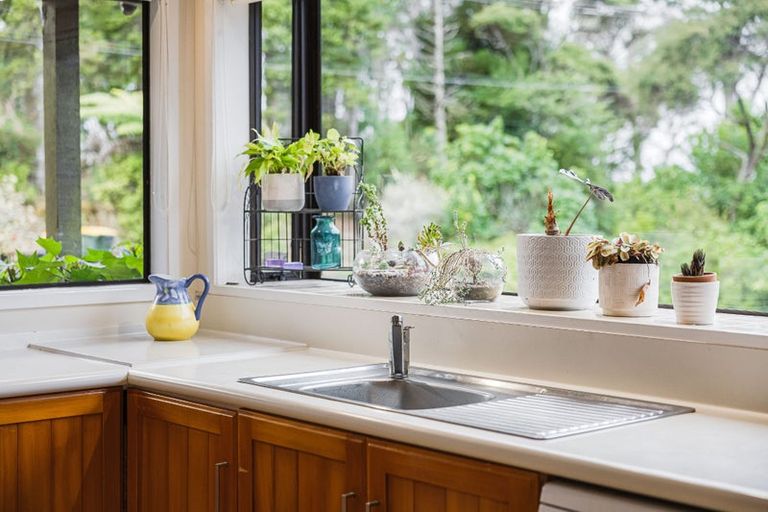 Photo of property in 72 Crows Road, Swanson, Auckland, 0614