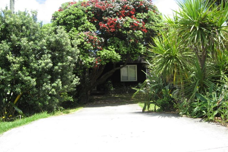 Photo of property in 13 Ngatira Road, Muriwai, Waimauku, 0881