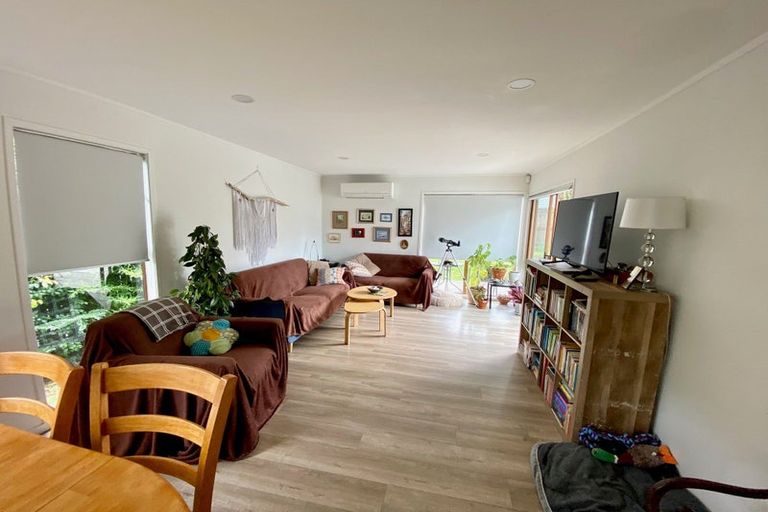 Photo of property in 34 Kelman Road, Kelston, Auckland, 0602