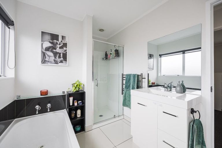 Photo of property in 55 Triangle Road, Massey, Auckland, 0614