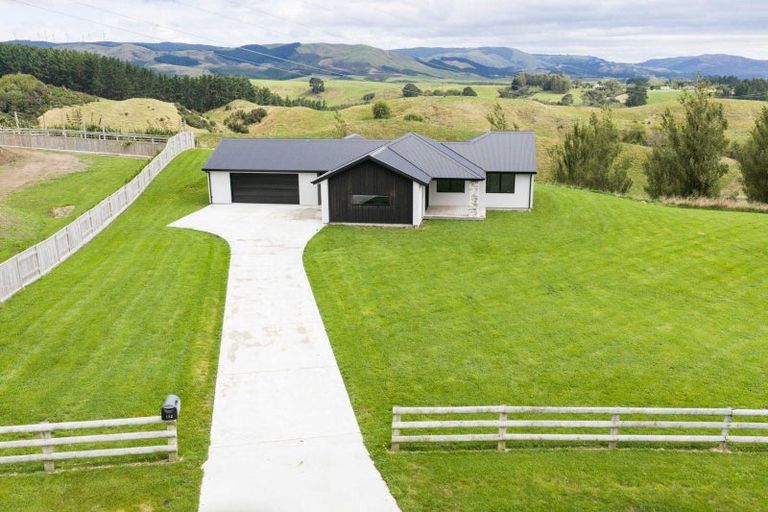 Photo of property in 132 Kingsdale Park Drive, Aokautere, Palmerston North, 4471