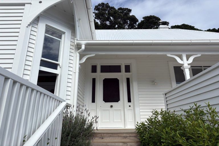 Photo of property in 16 Bracken Street, New Plymouth, 4310